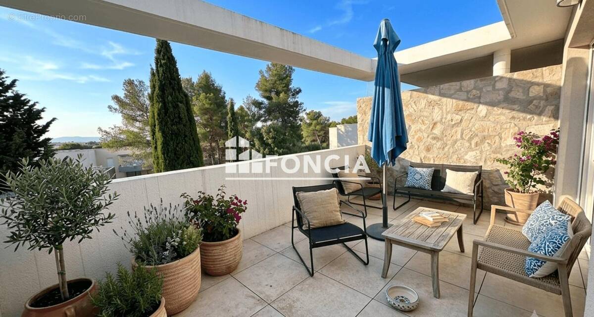 Appartement à ROQUEBRUNE-SUR-ARGENS
