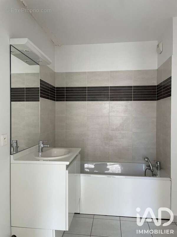 Photo 8 - Appartement à VAULX-EN-VELIN