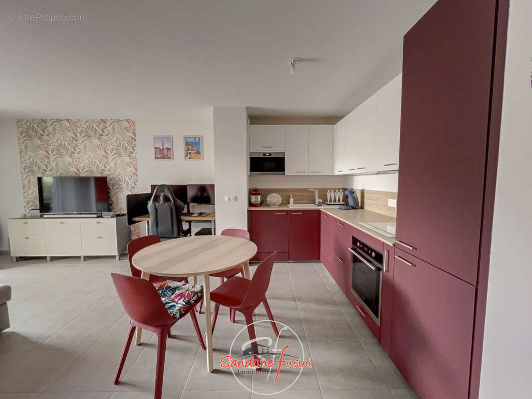 Appartement à CARROS