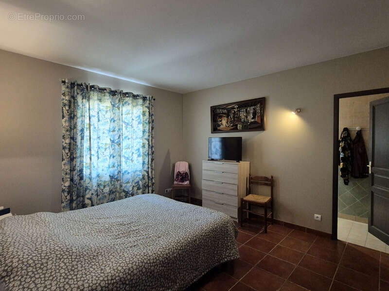 3,4 has, dépendance sécurisée de 320 m², maison plain-pied plus sous-sol, et vue dominante aux portes d'Agen - photo 16