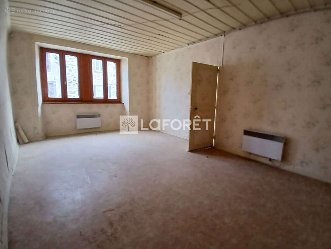 Maison à FERRIERES-SAINT-MARY