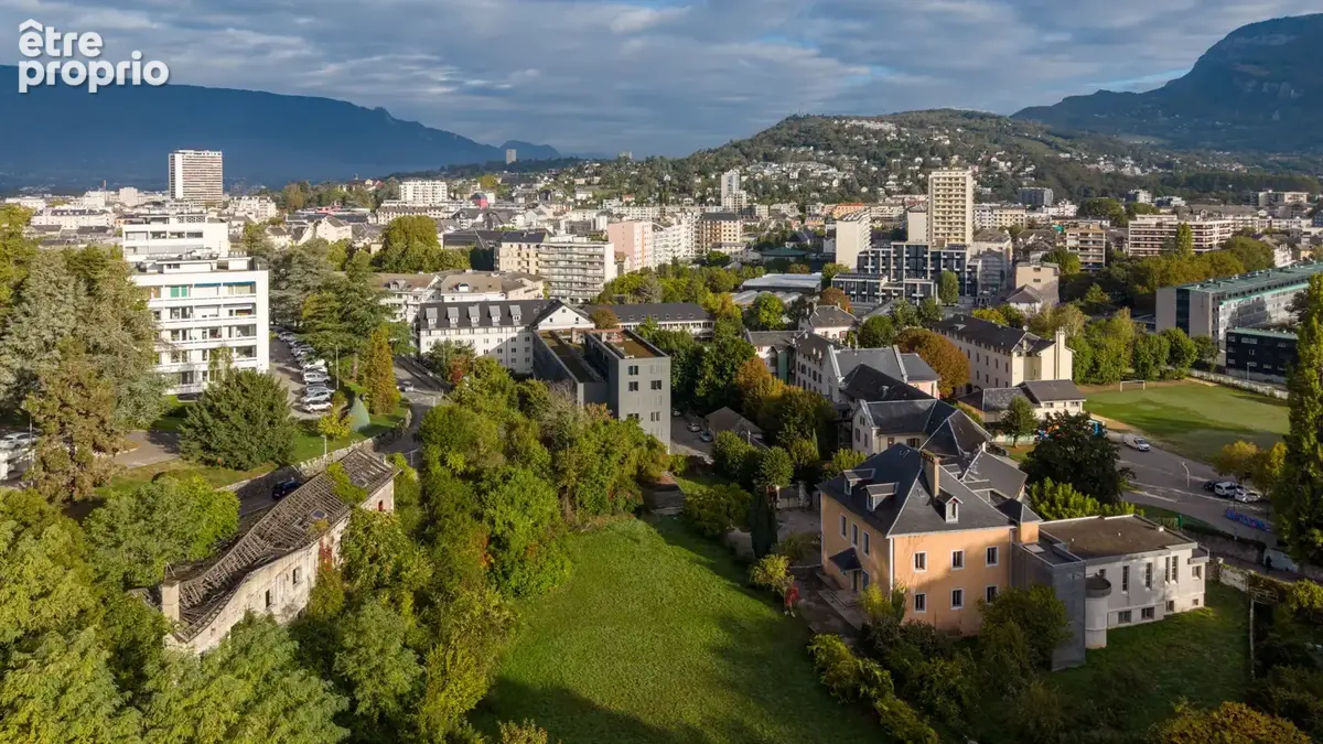 Chambéry centre - T3 de 104m2 - Terrasse 45m2 - Ascenseur - Garage - photo 2