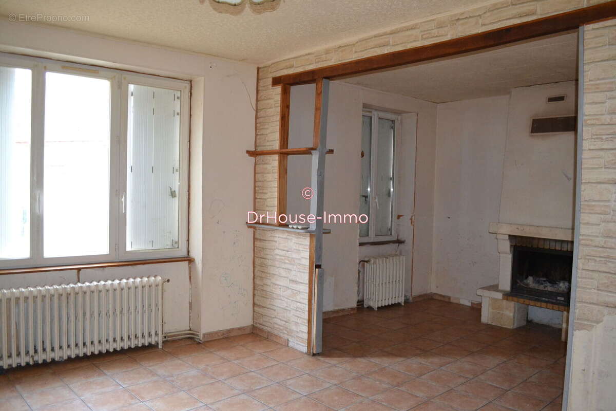 Maison à DUN-SUR-AURON