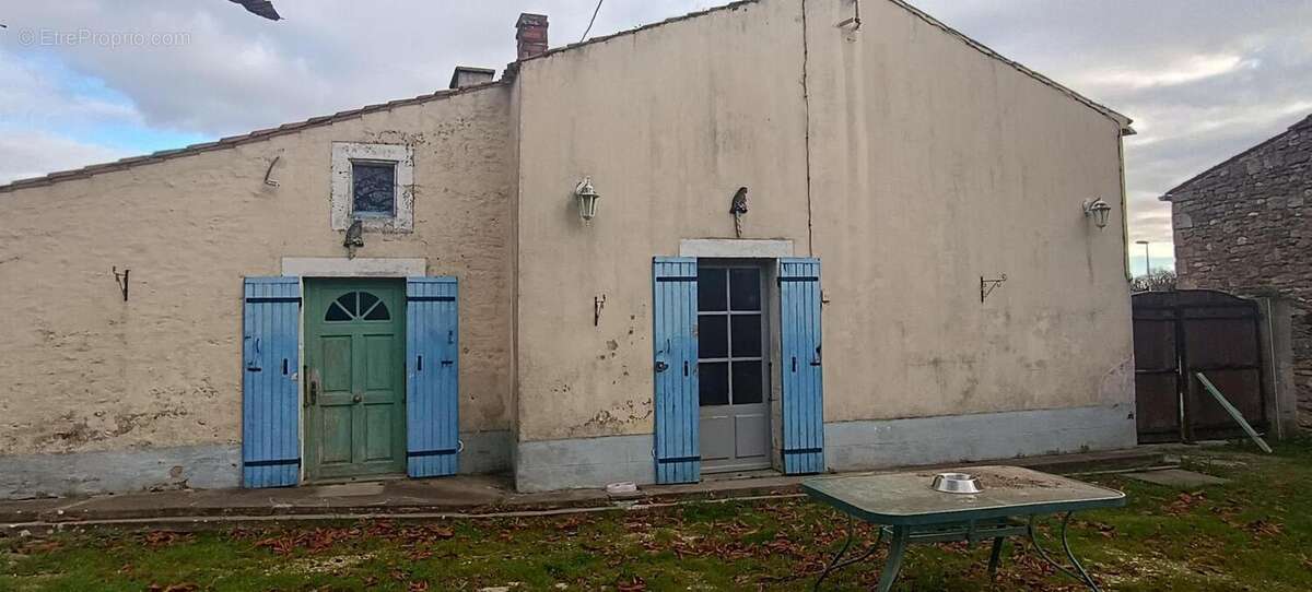 Maison à SAINT-GERMAIN-DE-MARENCENNES