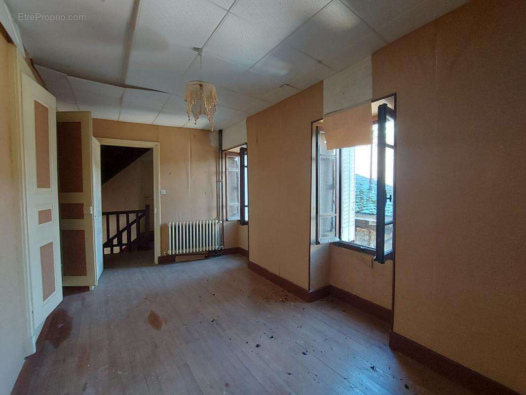 Maison de village 6P 147 m2 CHAMOUX-SUR-GELON (73390) - photo 8