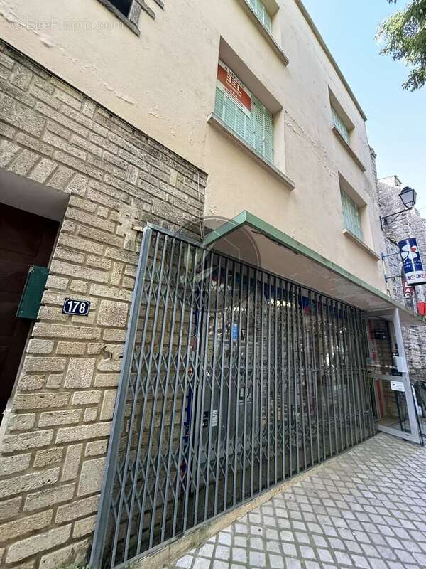 Maison à LAUDUN-L&#039;ARDOISE