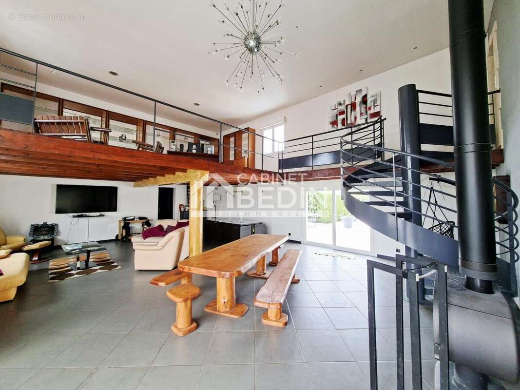 Maison à AMBARES-ET-LAGRAVE