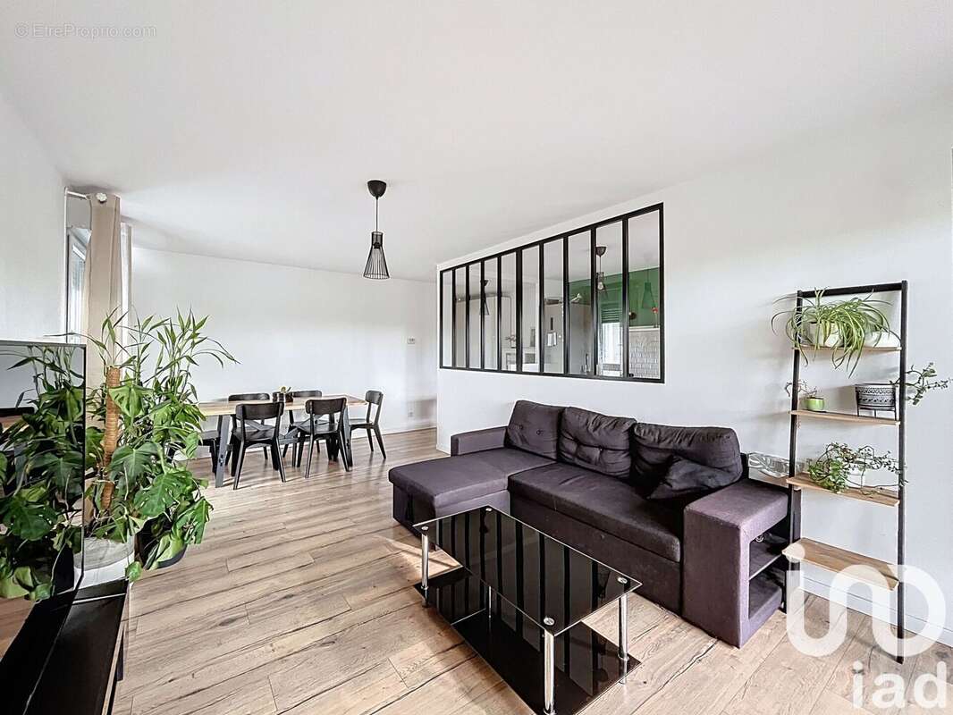 Photo 9 - Appartement à VAULX-EN-VELIN