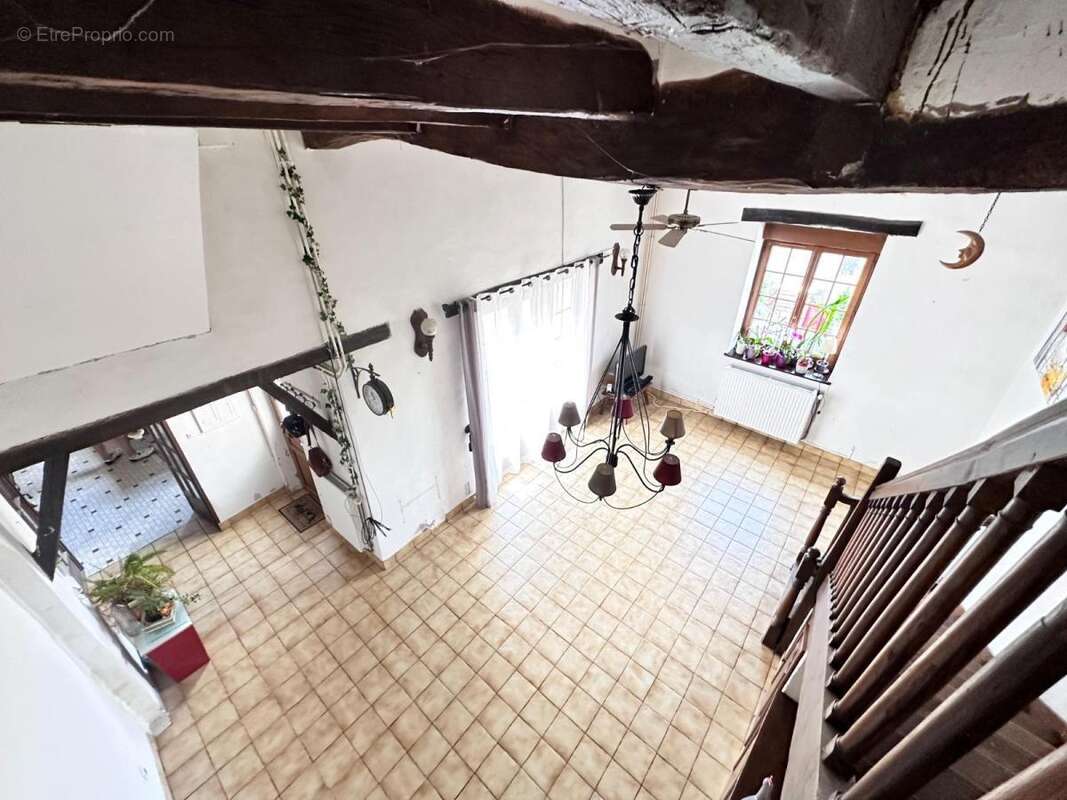 Maison à AVON-LES-ROCHES