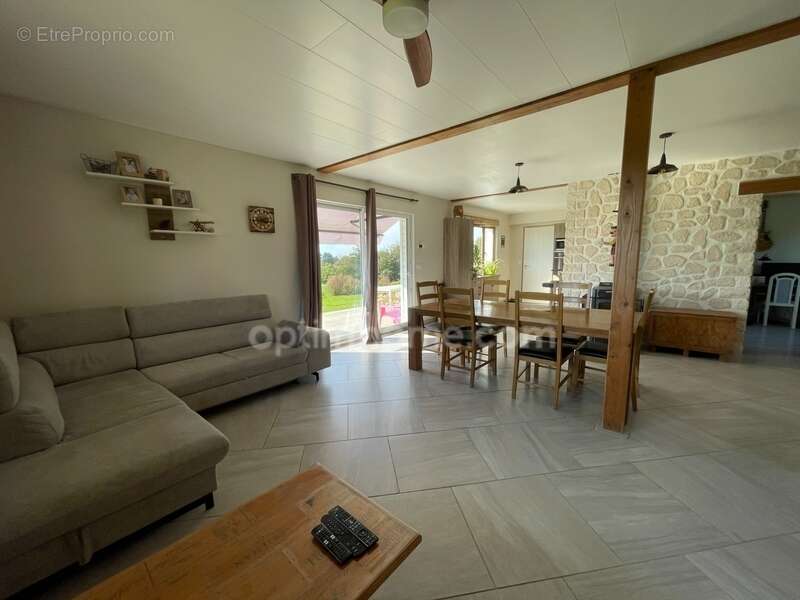 Maison à SAINT-ETIENNE-DE-FURSAC