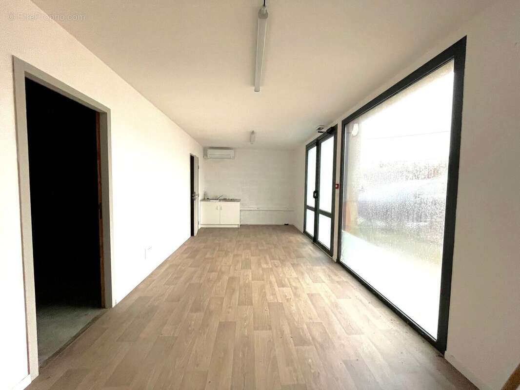 Commerce à CAVIGNAC