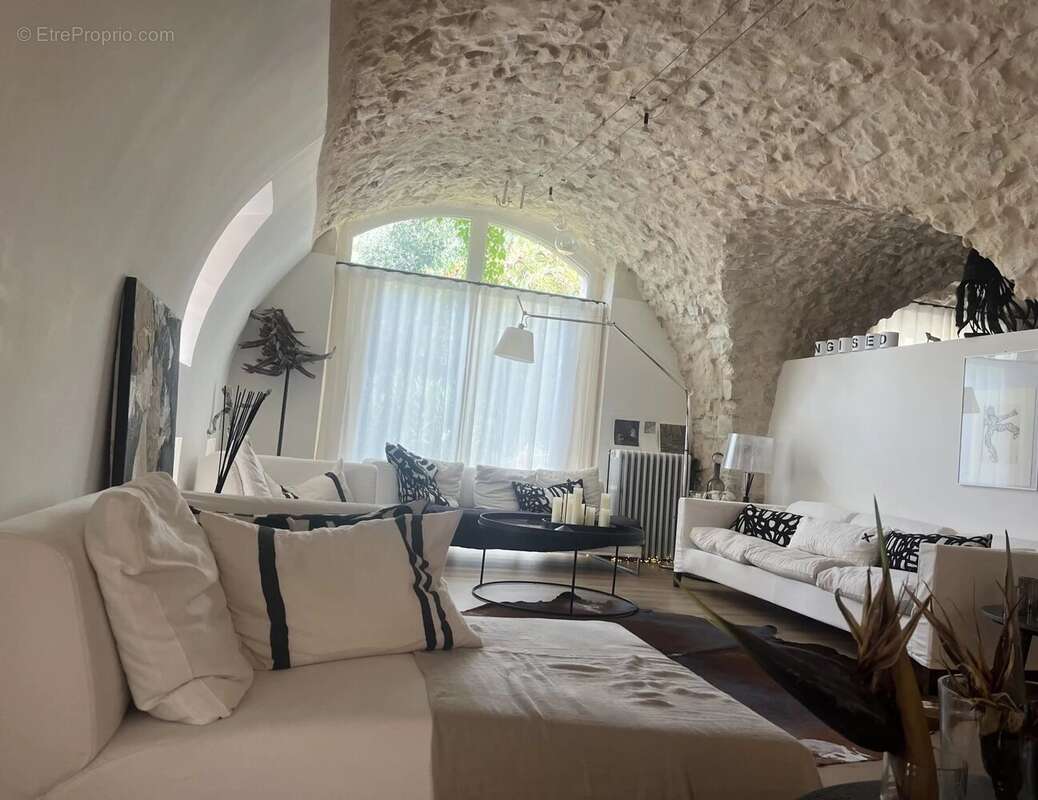 Appartement à ROQUEFORT-LES-PINS