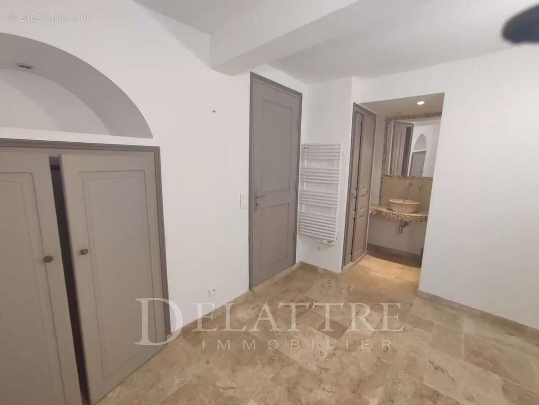 Appartement à CHATEAUNEUF-GRASSE