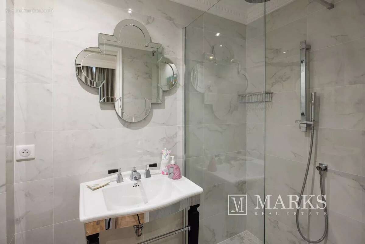 Villa rénovée avec goût avec maison d'amis et vue dégagée - photo 31