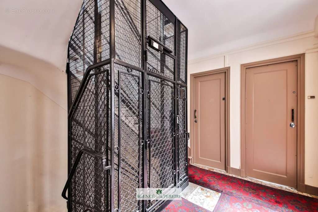 Appartement à PARIS-17E