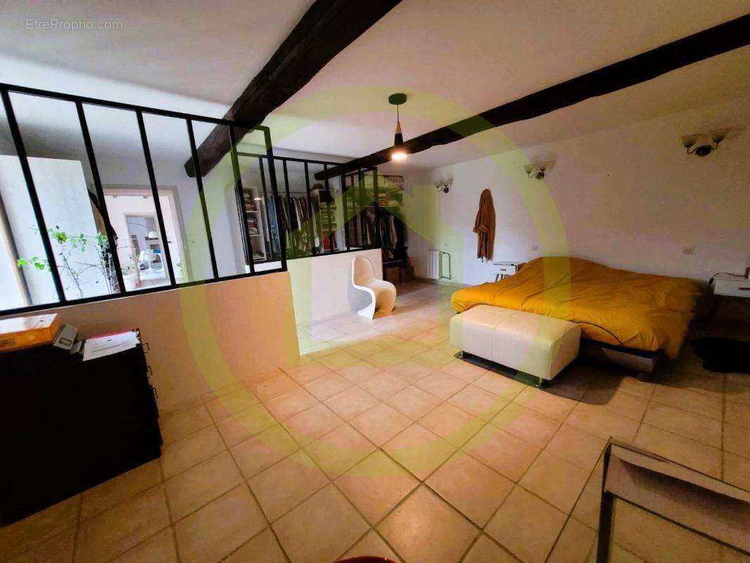 Maison à SAINT-BONNET-SUR-GIRONDE