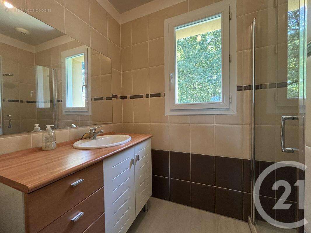 Maison à CHAILLAC-SUR-VIENNE