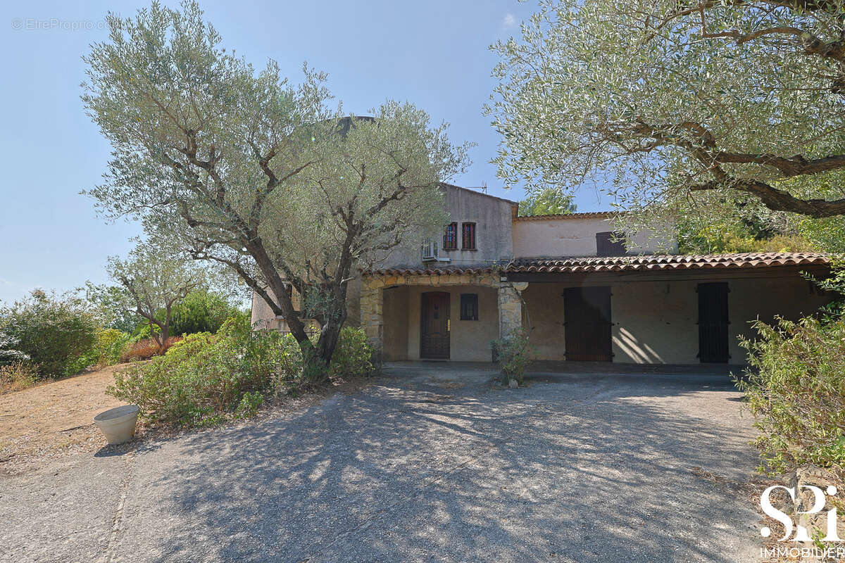 SOLLIES-VILlE- Maison familiale 4 chambres - Piscine - photo 4