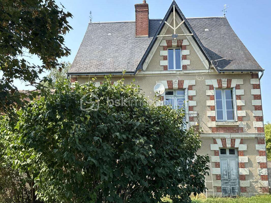 Élégante maison bourgeoise fin XIXe, début XXe siècle  à rénover, avec dépendance et terrain de plus de 1 000m2 - photo 2