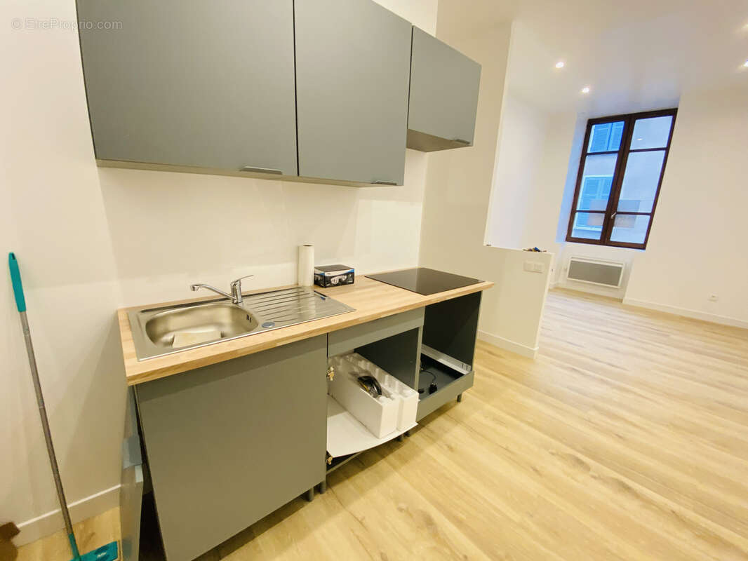 Appartement T1 rénové au 1er étage. - photo 5