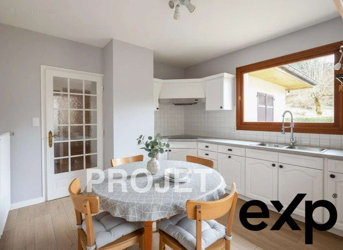 Maison à CHEZERY-FORENS