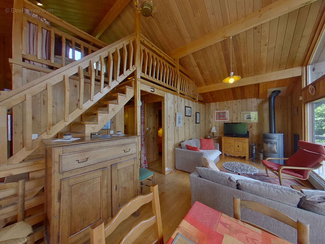 Maison à ENCHASTRAYES