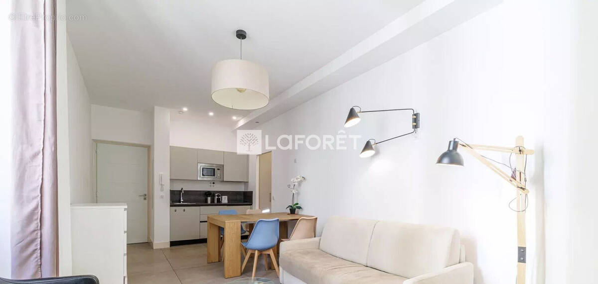 Appartement à PARIS-14E