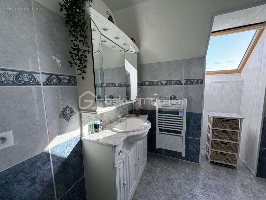 Maison à FONTENAY-LE-VICOMTE