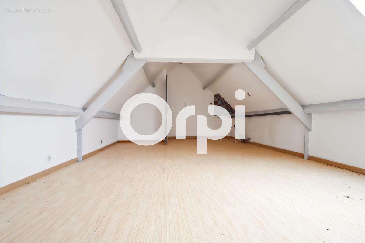 Maison à BUYSSCHEURE