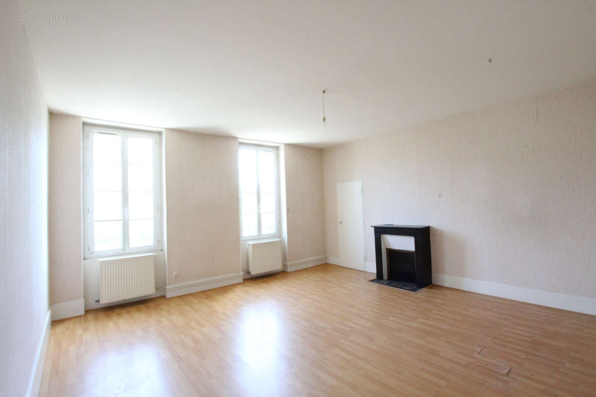 Appartement à LA CHARITE-SUR-LOIRE