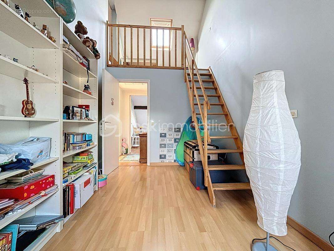 Maison familiale 11 pièces – Terrasse & jardin Ouest – 7 chambres + bureau – Garage - photo 26