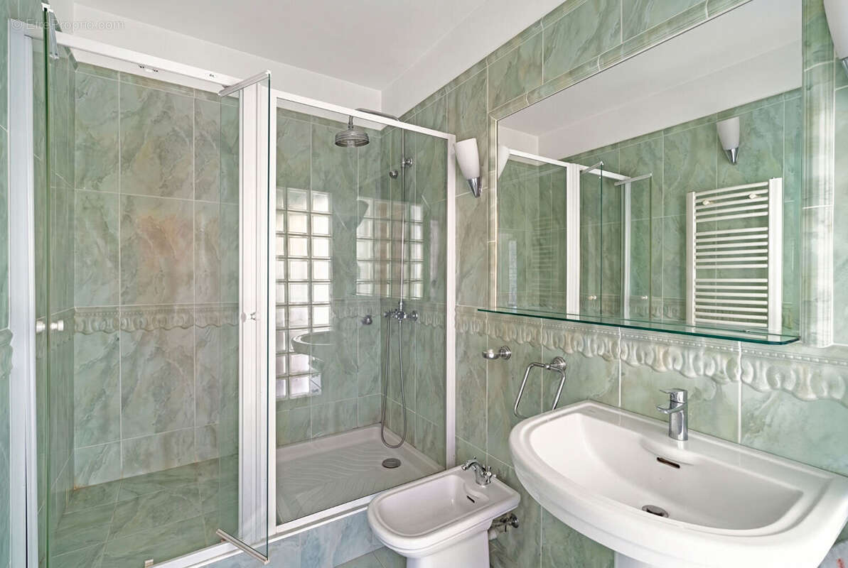 Emplacement prestigieux - haussmannien - etage eleve - balcon - photo 10