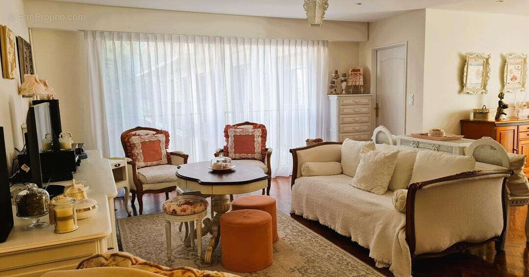 Appartement à VERSAILLES