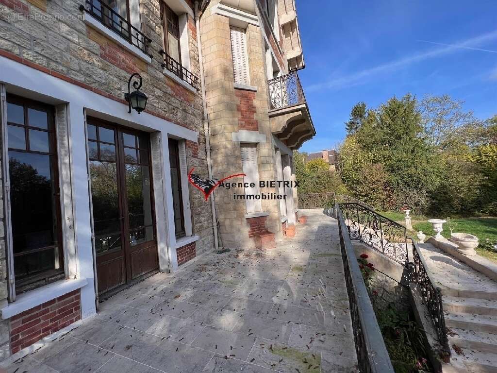 Maison 433 m² à Parmain  - photo 2