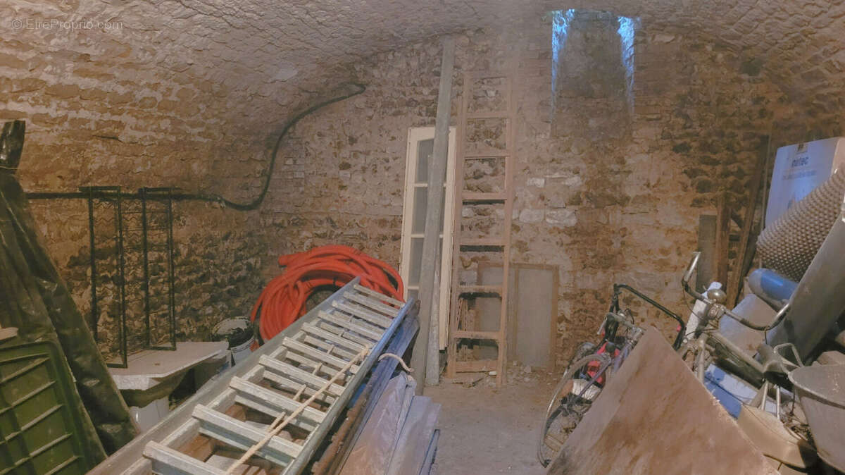 Maison à AILLANT-SUR-THOLON