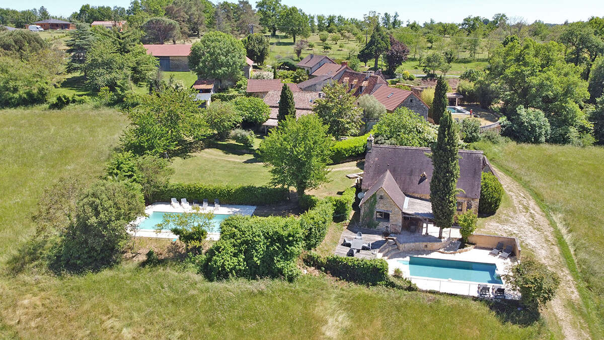 Propriété de gîtes Coly Saint Amand 18 pièce(s) 403 m2 - photo 2