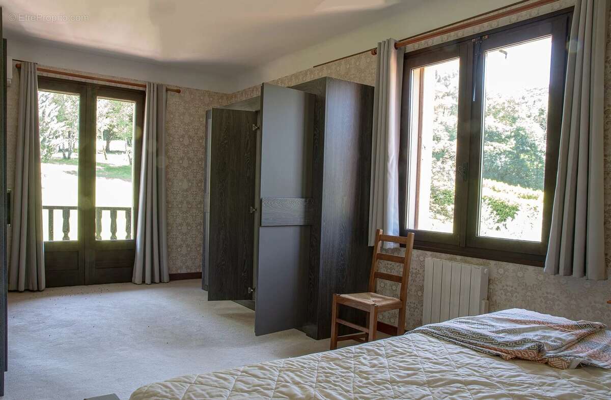 Maison individuelle haut de gamme avec piscine, située au cœur d'un magnifique parc privé - photo 18