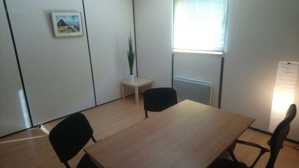 Commerce 430 m² à Evreux  - photo 2
