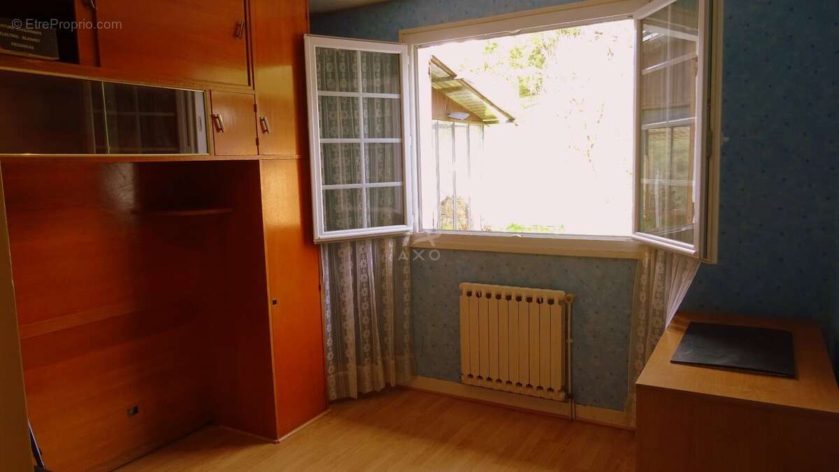 Maison à LEGUILLAC-DE-L'AUCHE