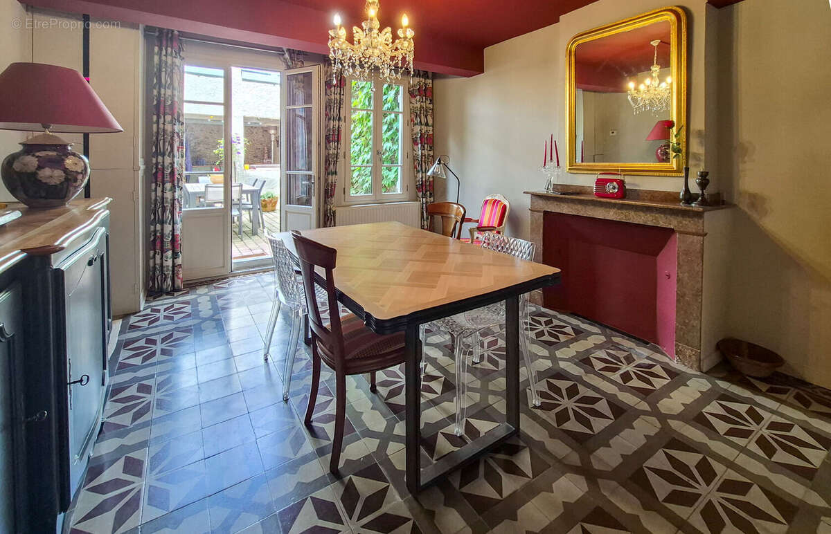 breakfast room
