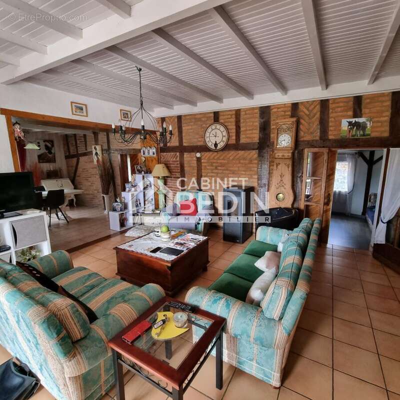 Maison à SAINTE-EULALIE-EN-BORN