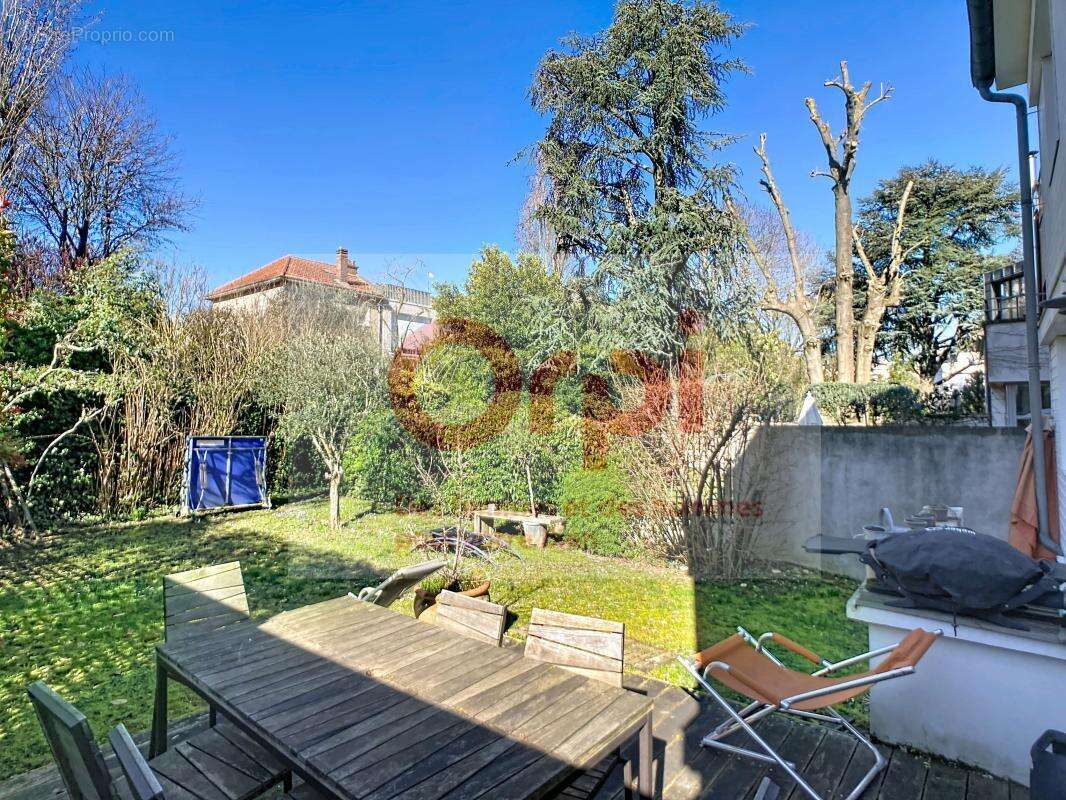 Maison à ISSY-LES-MOULINEAUX