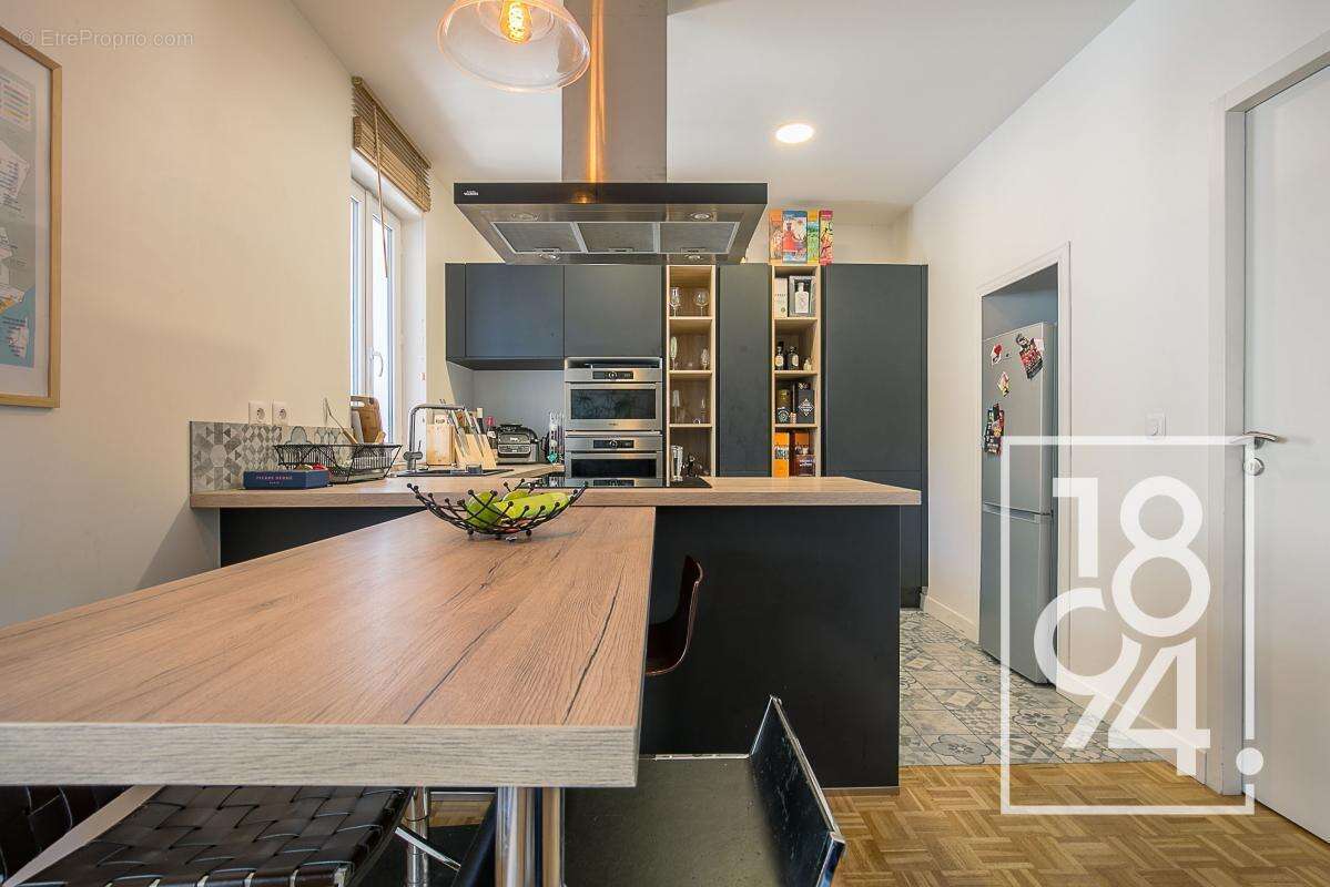 Appartement à MARSEILLE-4E