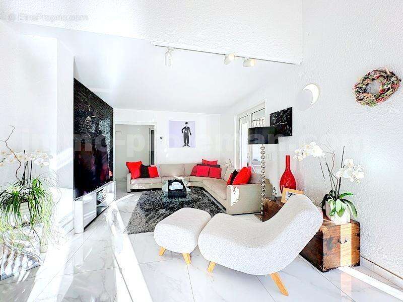 MAISON_INDIVIDUELLE_FILLINGE_5_PIECES_RARE_FRONTIERE_SUISSE_GENEVE_TRAM_CEVA_BUS_TRANSPORT_SUPERBE_BEAUX_VOLUMES_STANDING_CUISINE-AMÉRICAINE_SEJOUR_ENTREE - Maison à FILLINGES