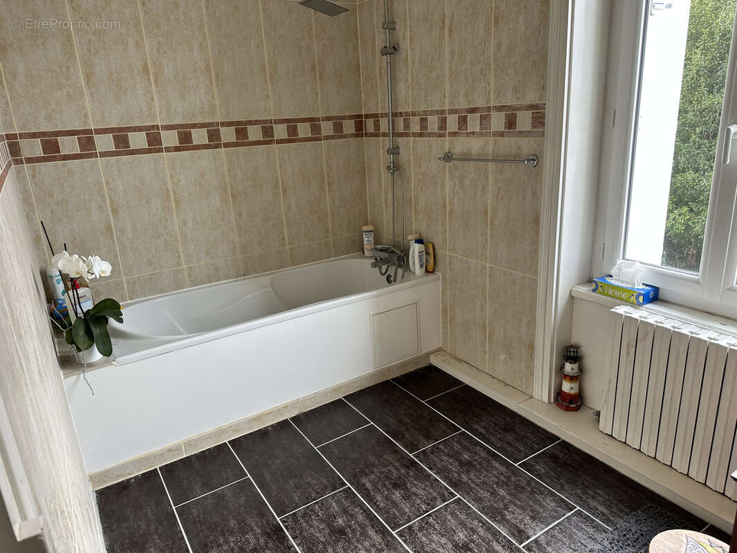 Propriété de caractère rénovée avec dépendances rénovées , Sigogne. - photo 18