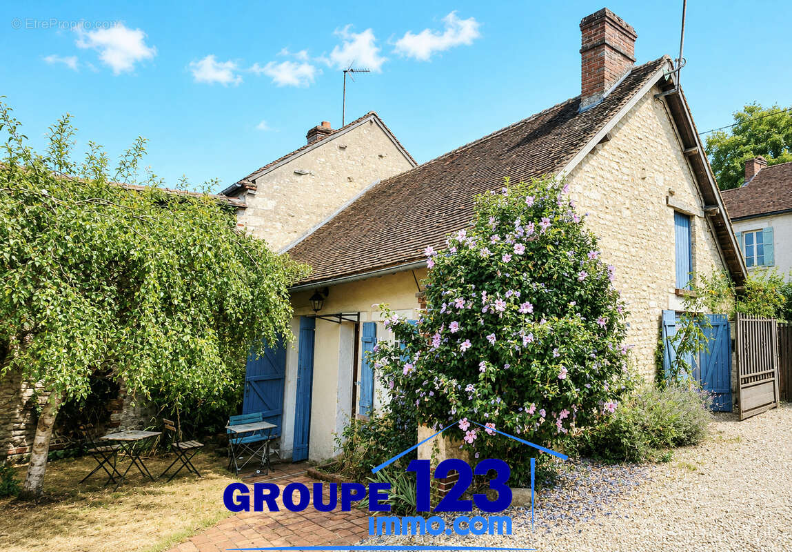 Ensemble immobilier de caractère avec deux maisons, grange et jardin. - photo 11