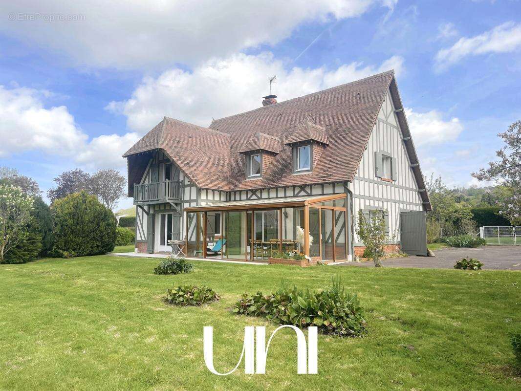 Maison à BONNEVILLE-SUR-TOUQUES