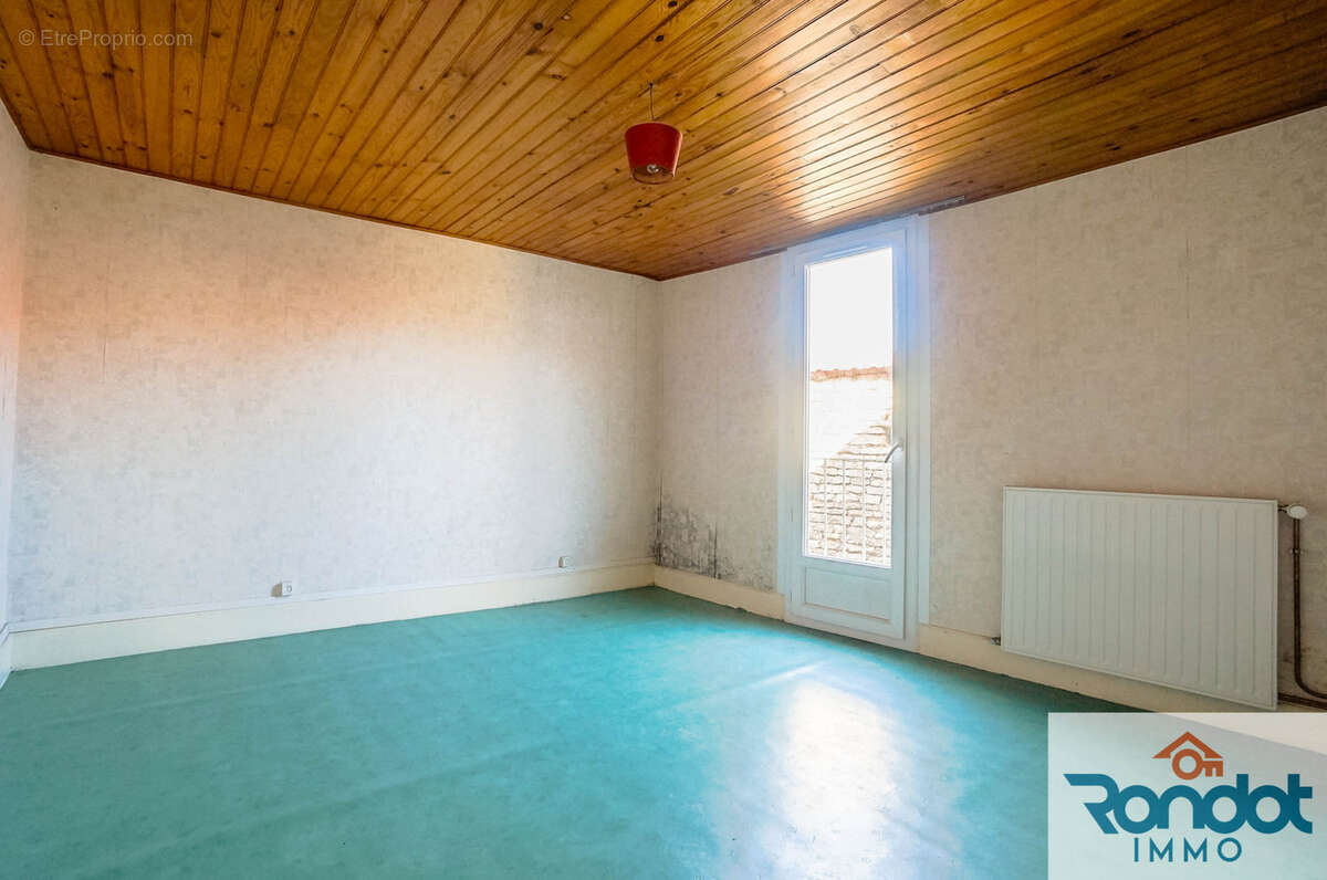 Maison à IS-SUR-TILLE