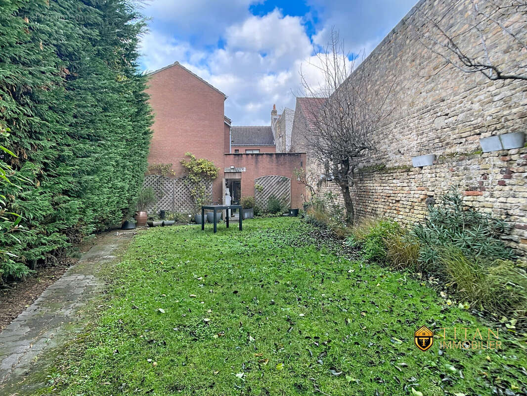 Maison 6 chambres, jardin, garage et local commercial - Saint-Pol-sur-Mer - Titan Immobilier - Maison à FORT-MARDYCK
