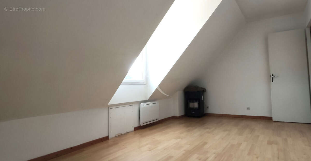 Maison  Individuelle familiale F5 fonctionnelle avec double garage. - photo 12